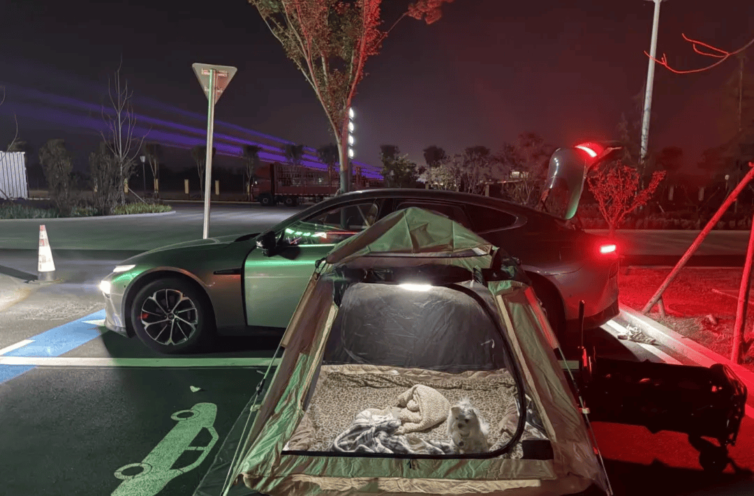 庆期间年轻人旅行掀起“帐篷过夜”热潮pg电子试玩入口不住酒店